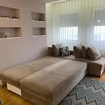 Savanovic Sa Garazom Lejlighed